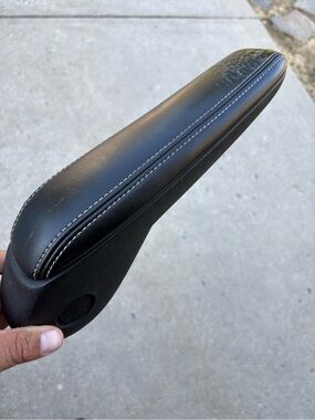 2011-2016 Chrysler Town & Country Arm Rest Armrest LH Driver Side Black Leather